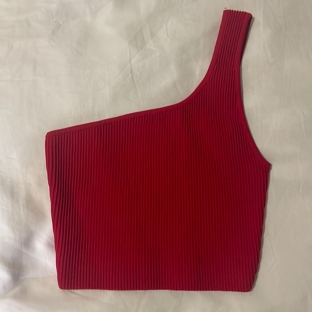 NWOT ARITZIA BABATON ONE SHOULDER SCULPT KNIT (color: miracle red)
